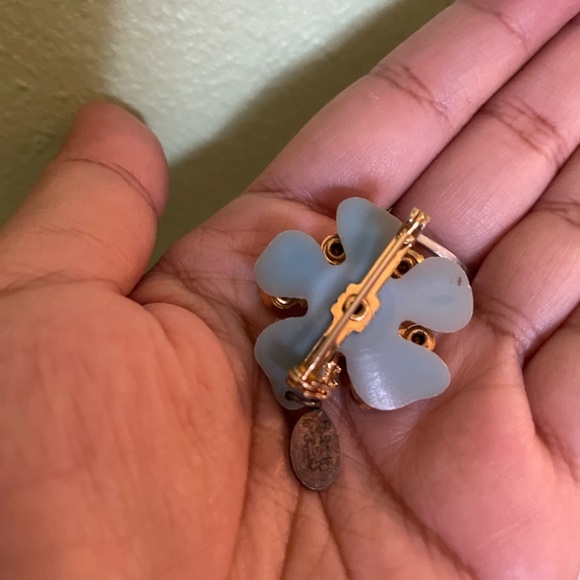 Elegant Gold and Blue Floral Brooch with Mother Mary icon - Picture 6 of 6